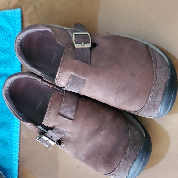 Two pair Merrell clog/mules - Picture 4 of 10